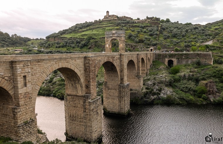 Esta imagem tem um texto alternativo em branco, o nome da imagem é espanhapontealcantara-2.jpg